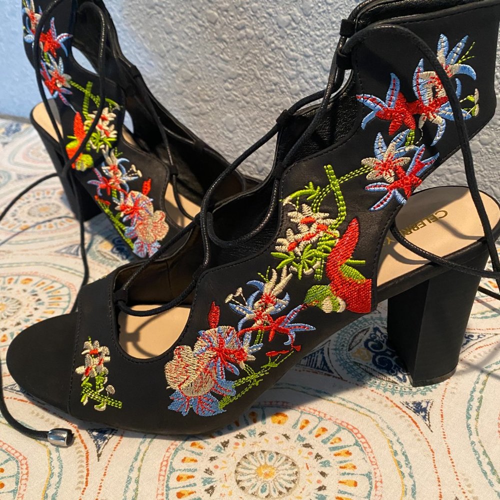 Women's Sz 11 Floral Embroidered Lace Up Peep Toe Heels - Picture 2 of 5